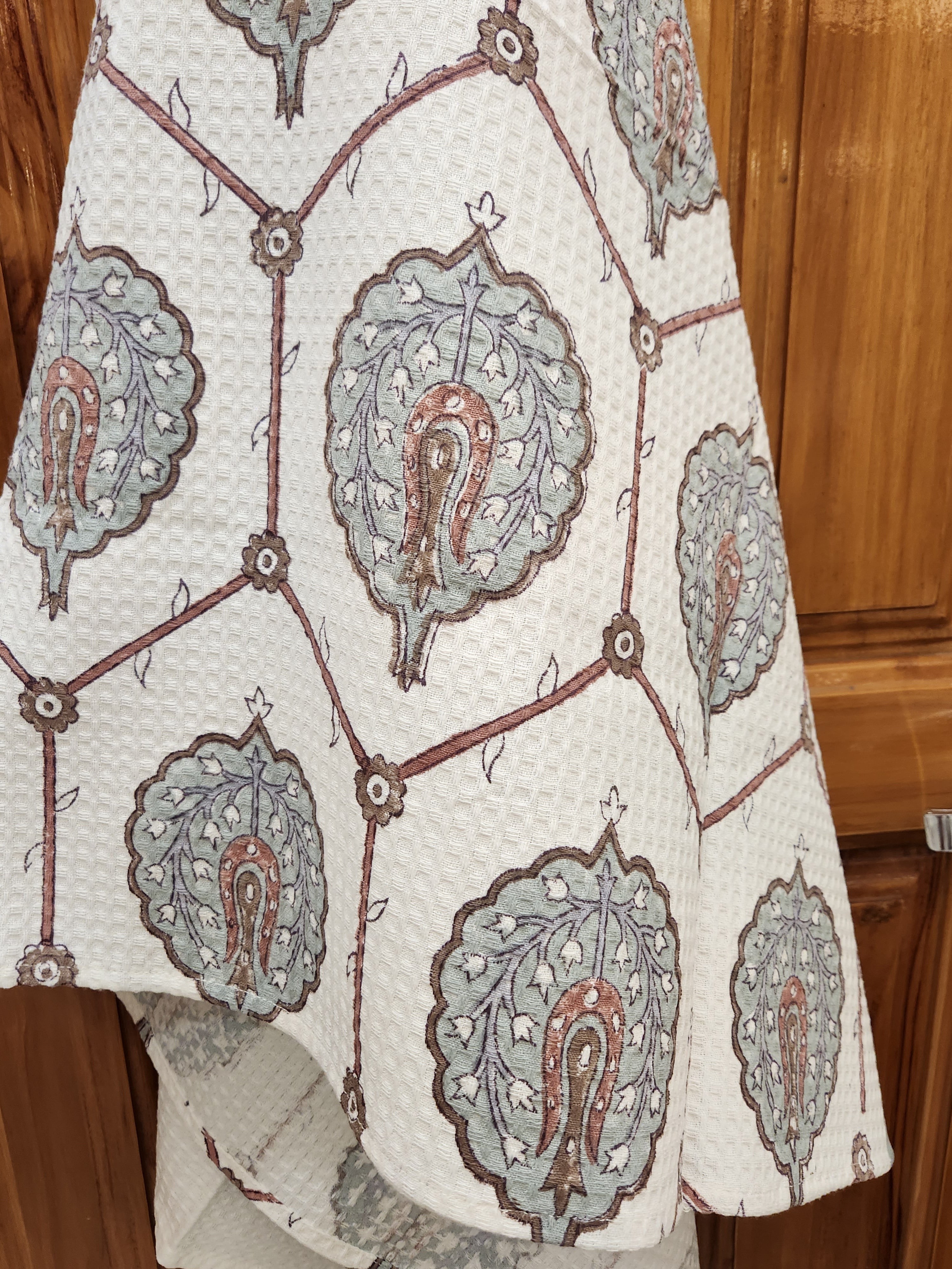 HANDBLOCKED BODY TOWEL