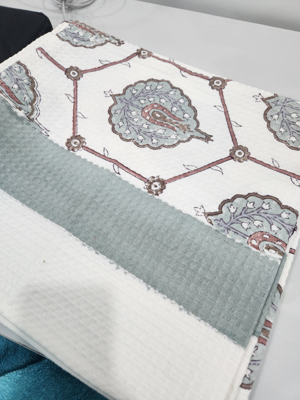 HANDBLOCKED BODY TOWEL