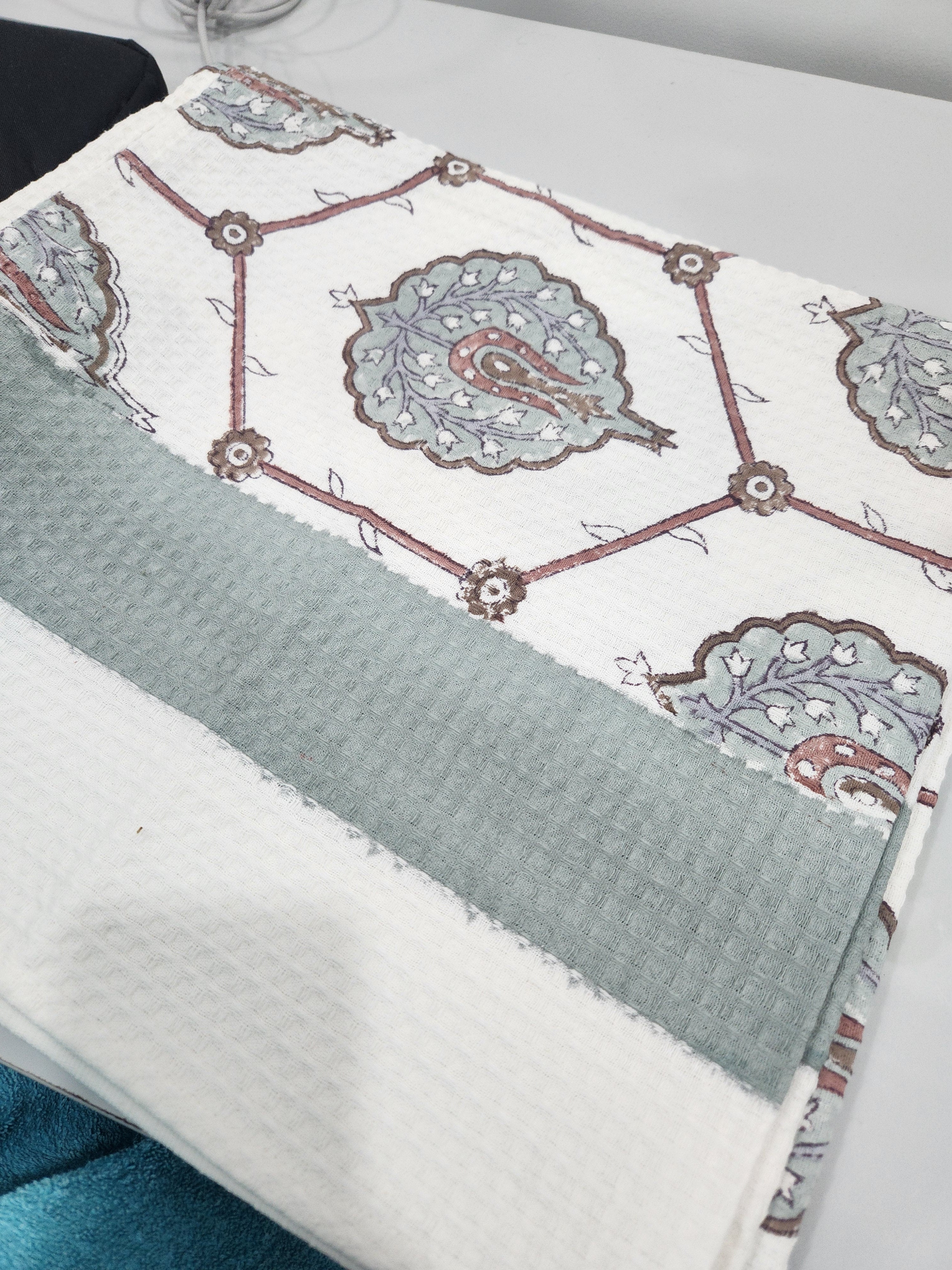 HANDBLOCKED BODY TOWEL