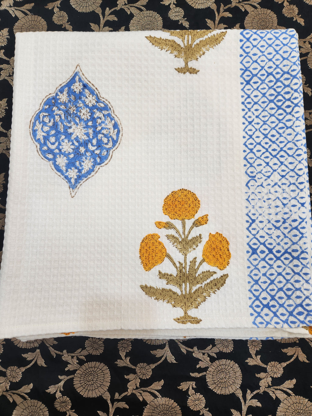 HANDBLOCKED BODY TOWEL