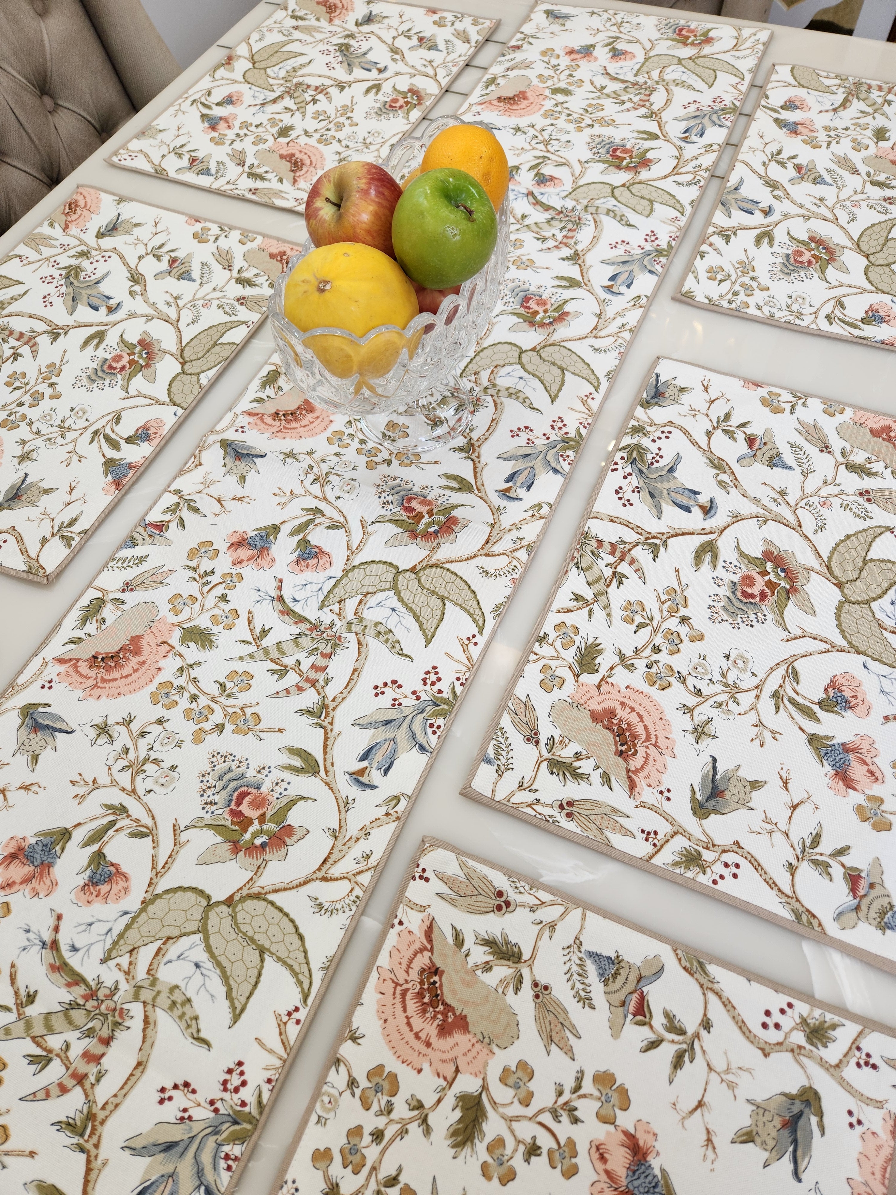 TABLE RUNNER AND TABLE MATS SET