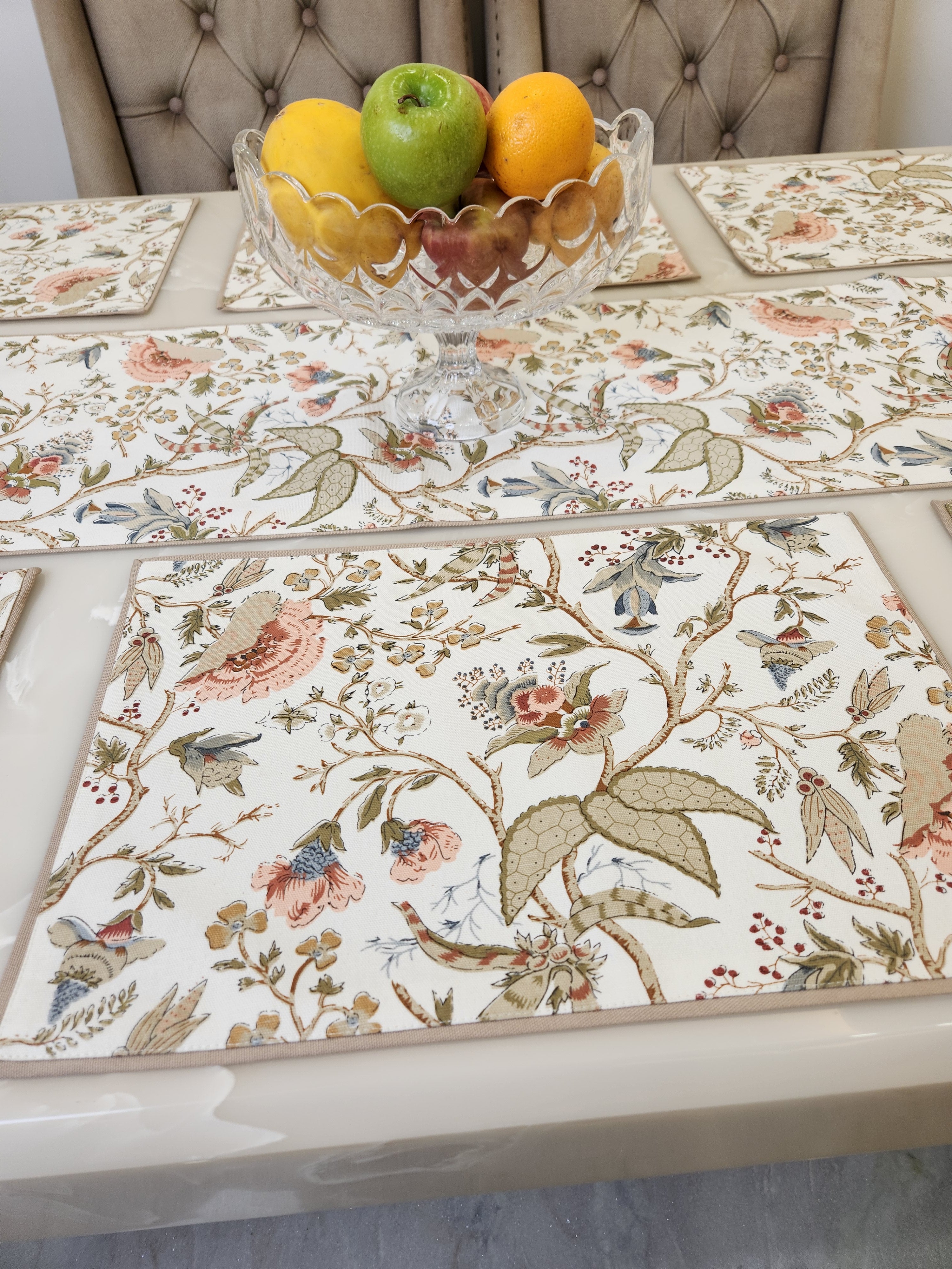 TABLE RUNNER AND TABLE MATS SET