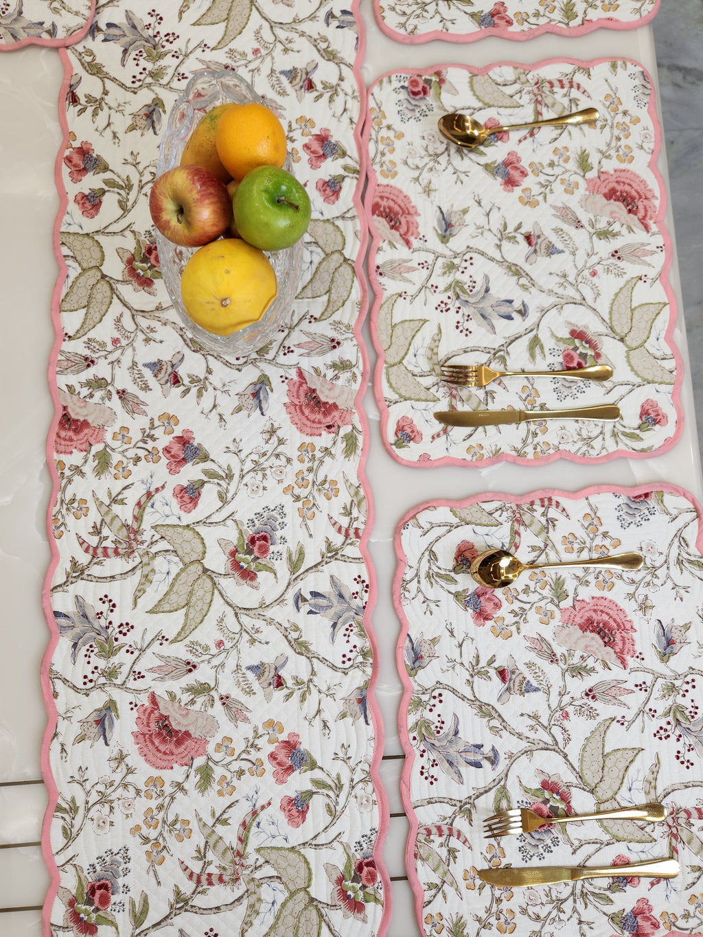 REVERSIBLE QUILTED TABLE RUNNER AND MATS