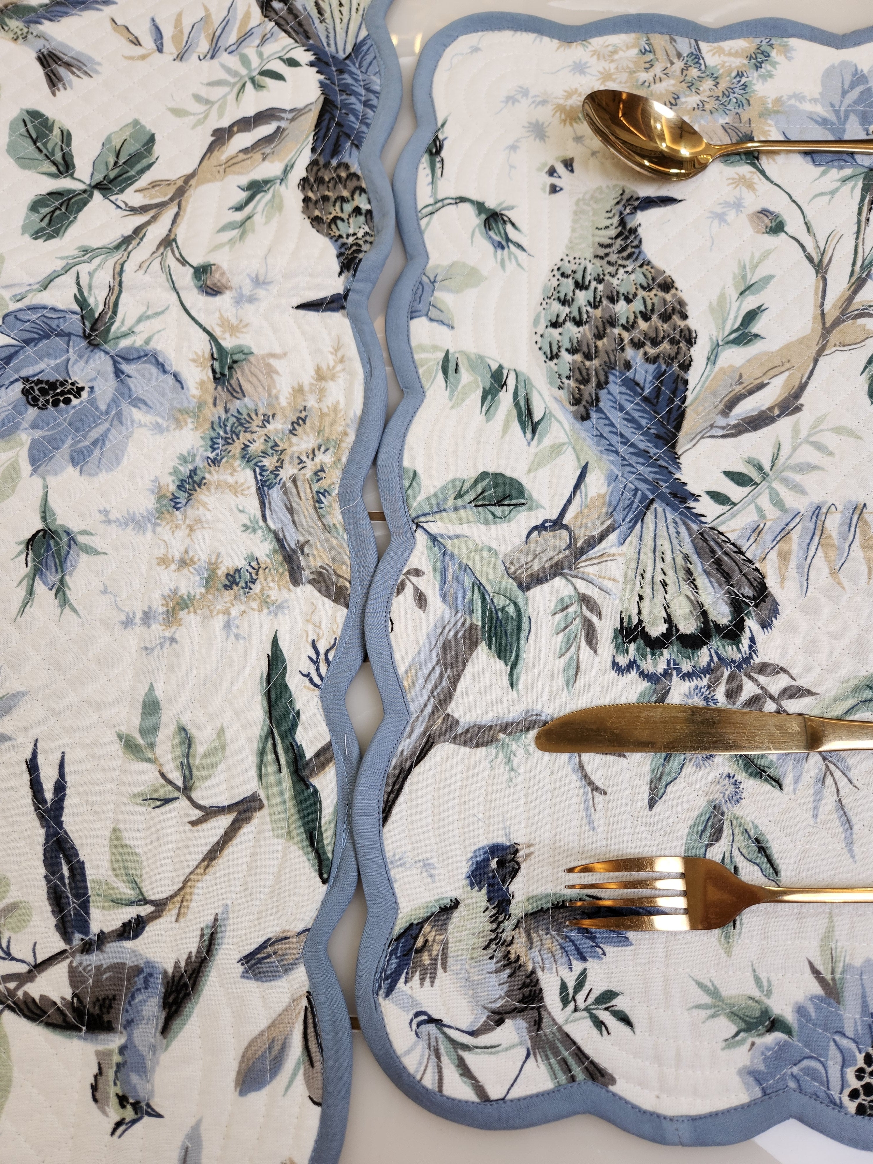 REVERSIBLE QUILTED TABLE RUNNER AND MATS