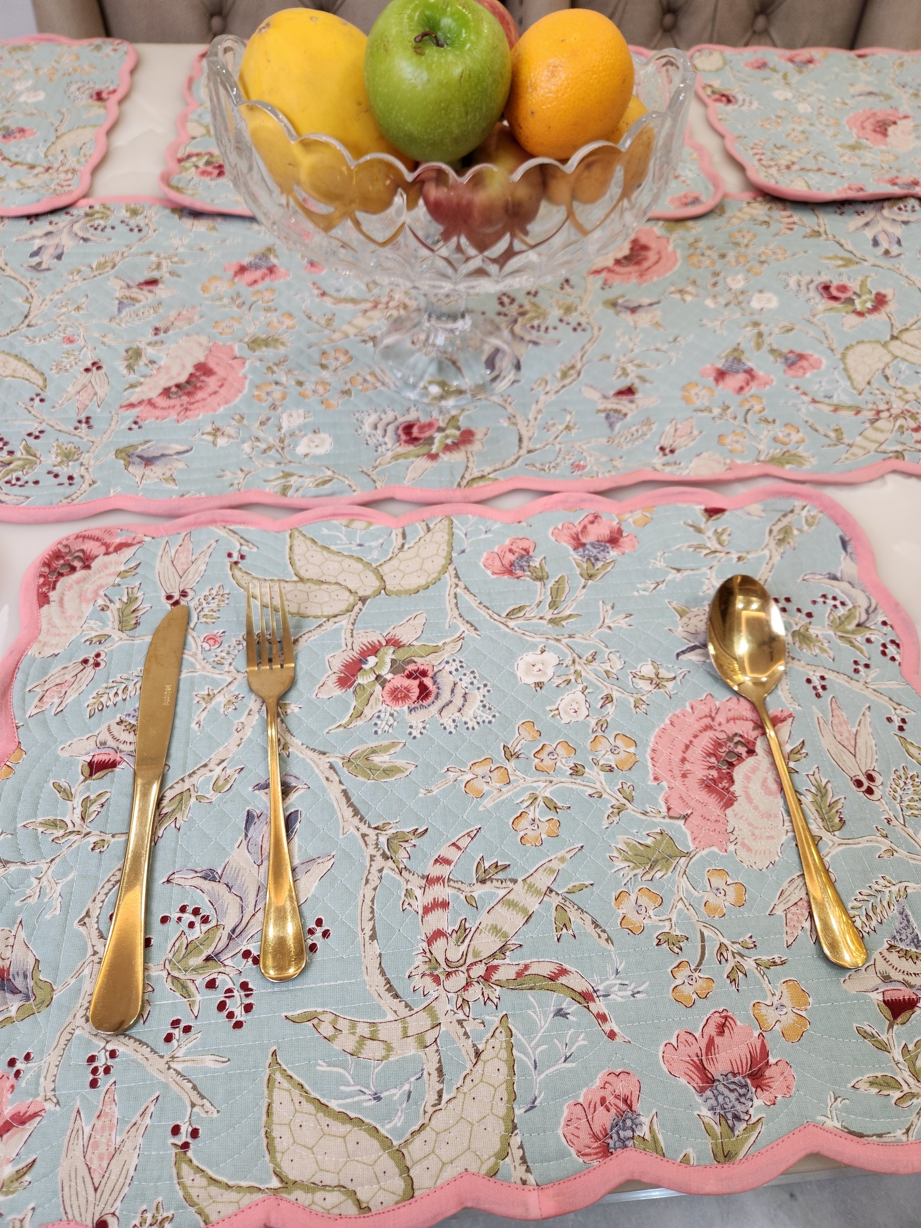 REVERSIBLE QUILTED TABLE RUNNER AND MATS