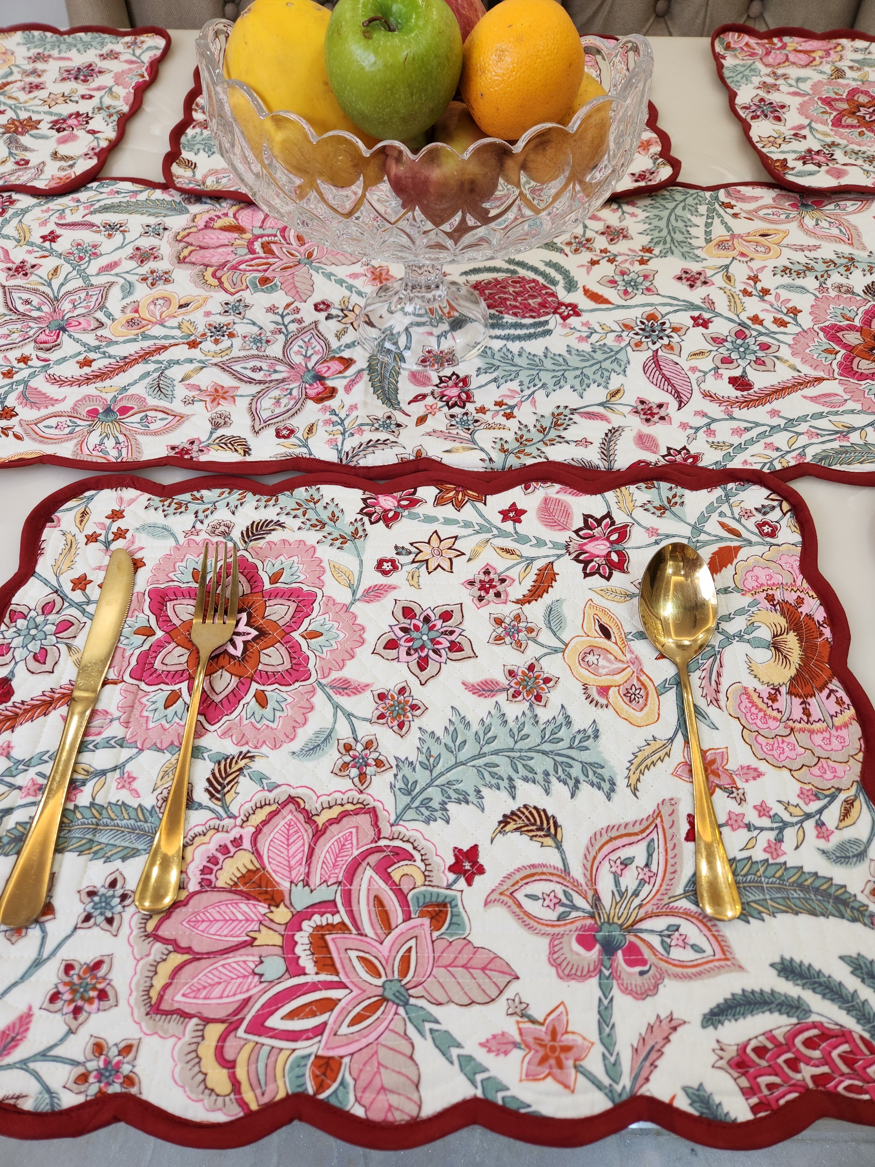 REVERSIBLE QUILTED TABLE RUNNER AND MATS