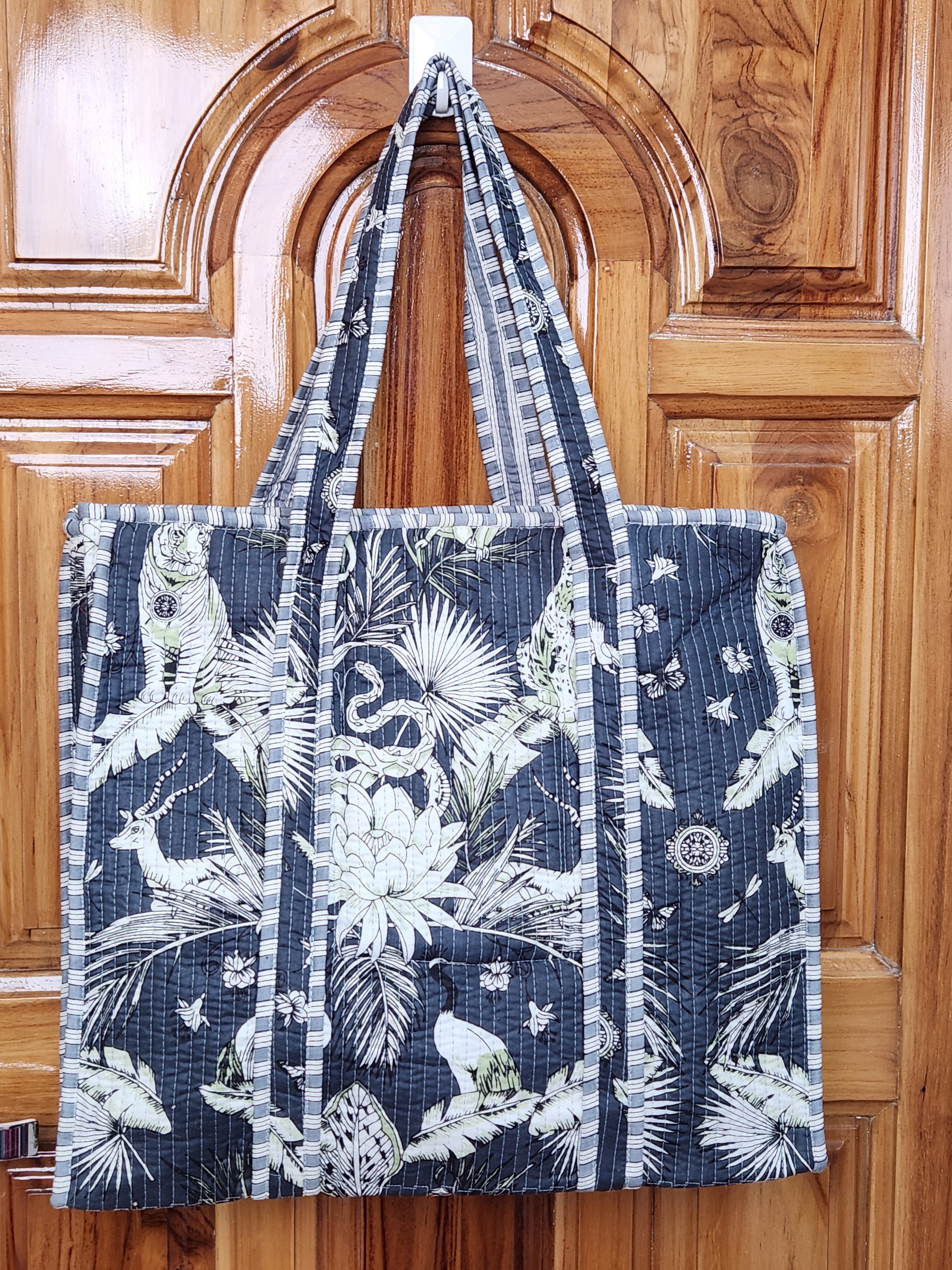 TOTE BAG with zipper