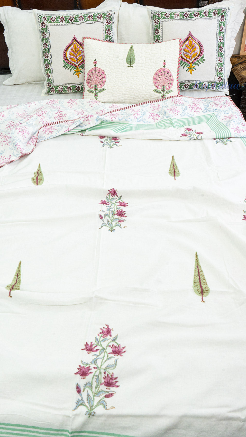 Layered Blooms Reversible Single Bed Mulmul Dohar