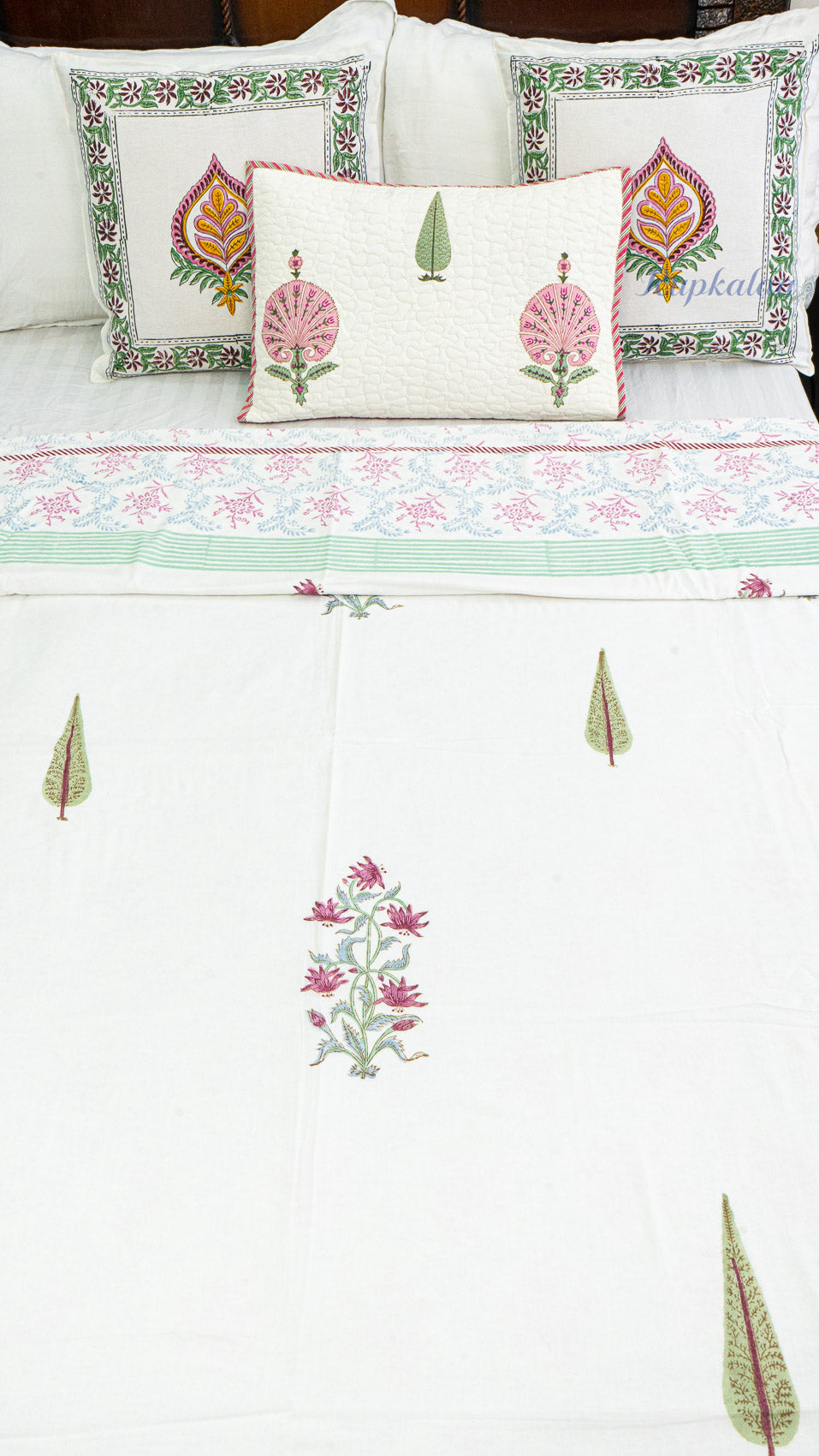 Layered Blooms Reversible Single Bed Mulmul Dohar