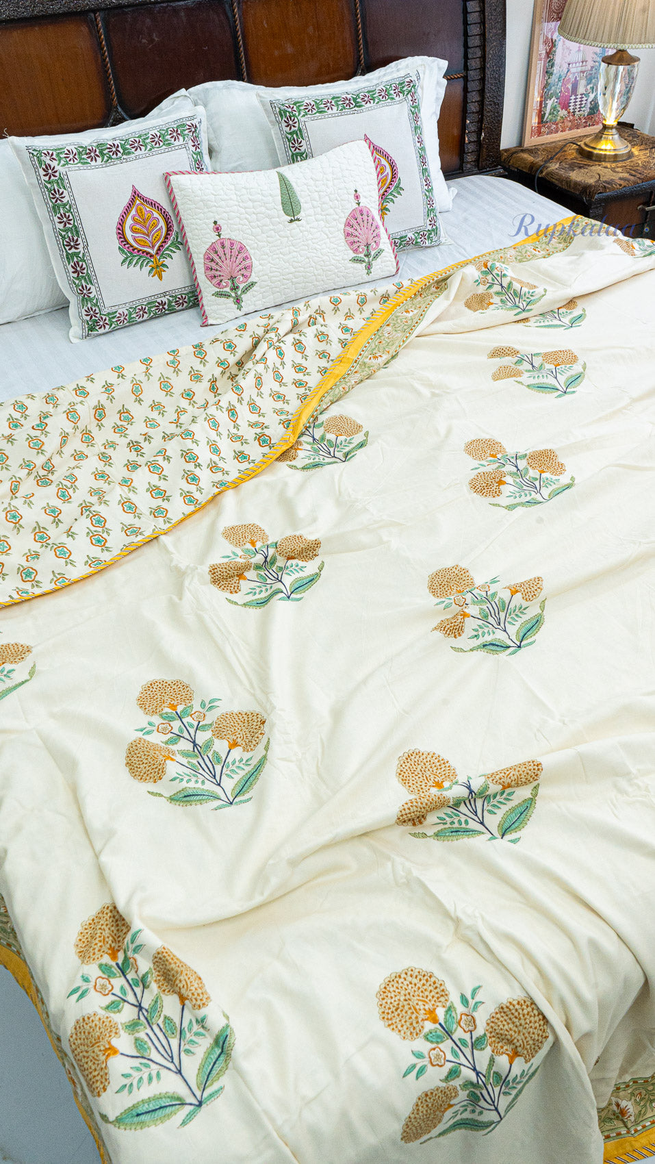 Golden Drift Reversible Double Bed Mulmul Dohar (Cream Base)