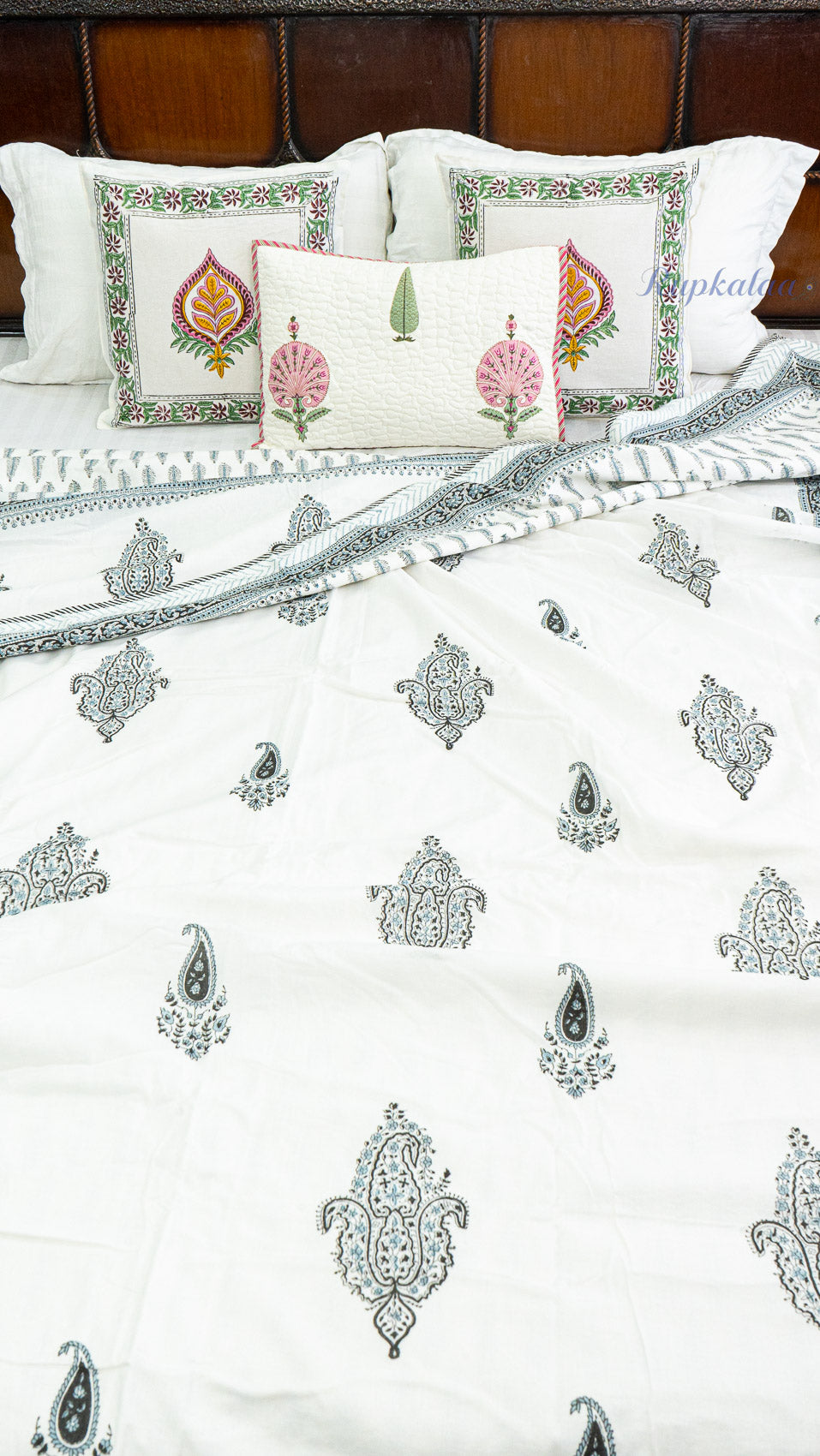 Aakar Reversible Double Bed Mulmul Dohar