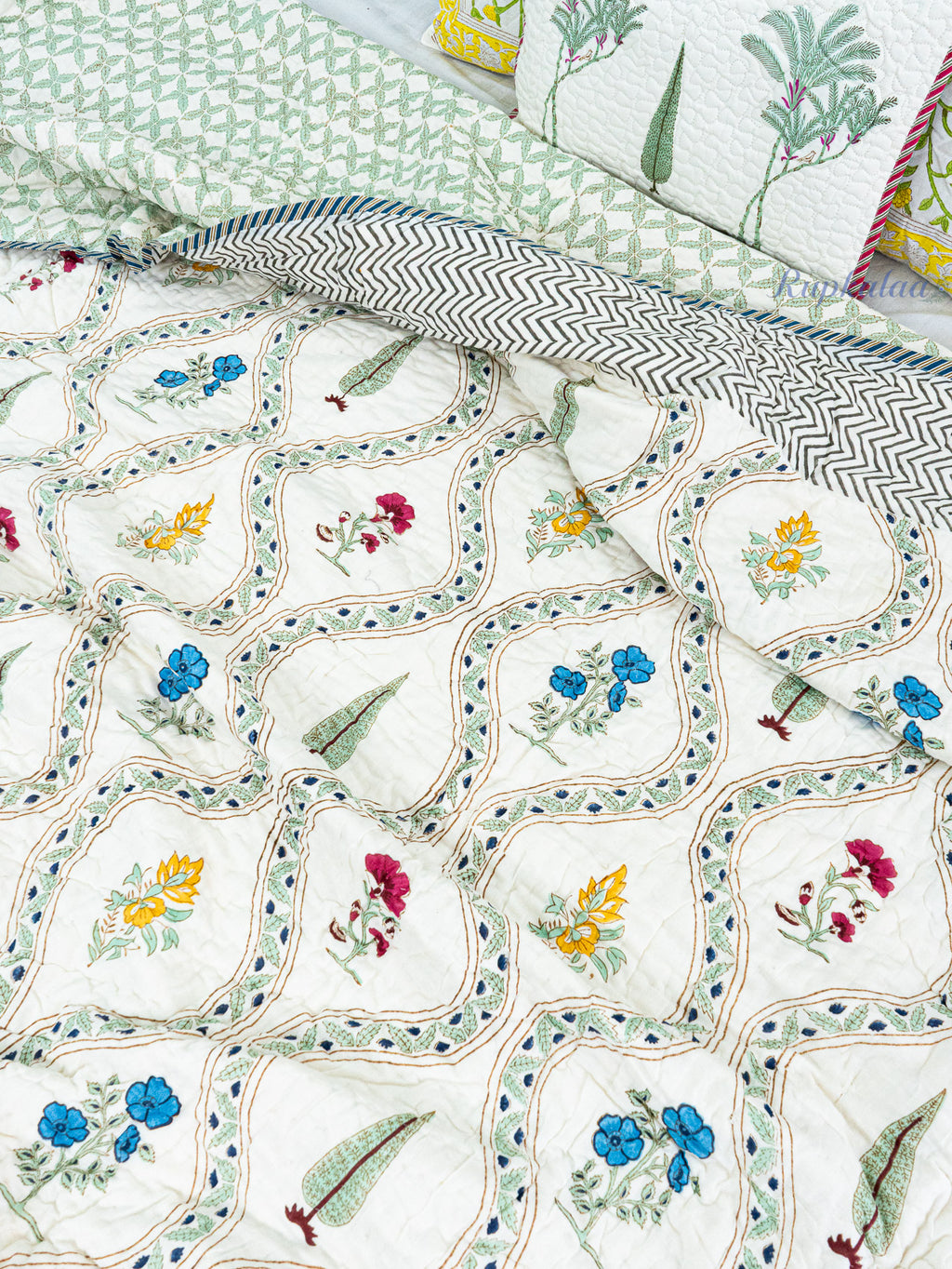 Karigar Bloom Reversible Mulmul Double Bed Quilt