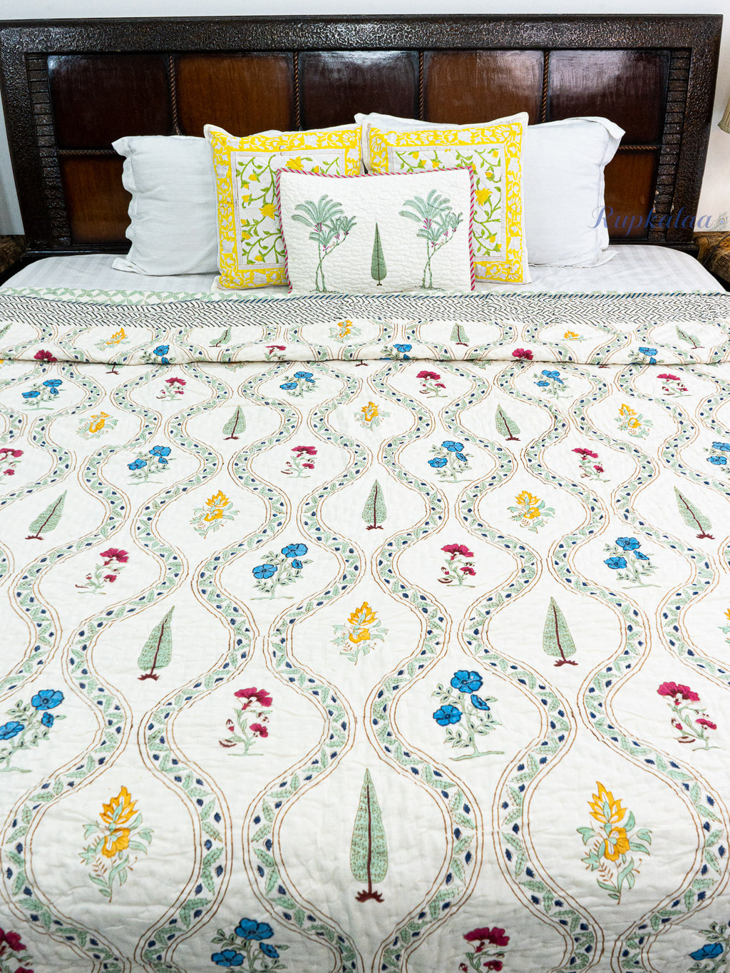 Karigar Bloom Reversible Mulmul Double Bed Quilt