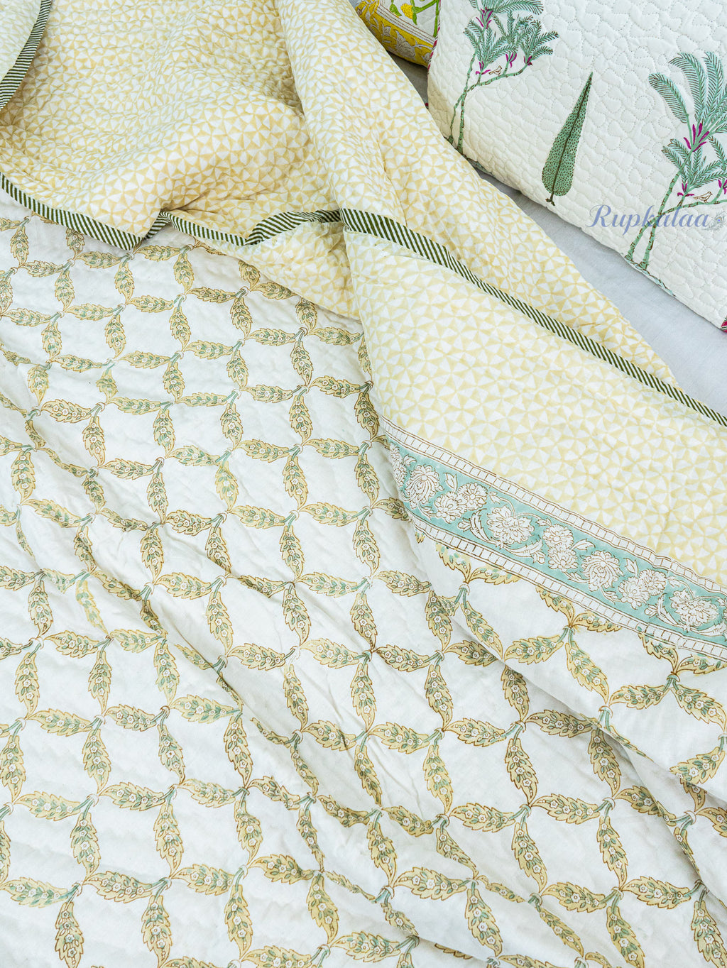 Pushp Jaal Reversible Mulmul Double Bed Quilt
