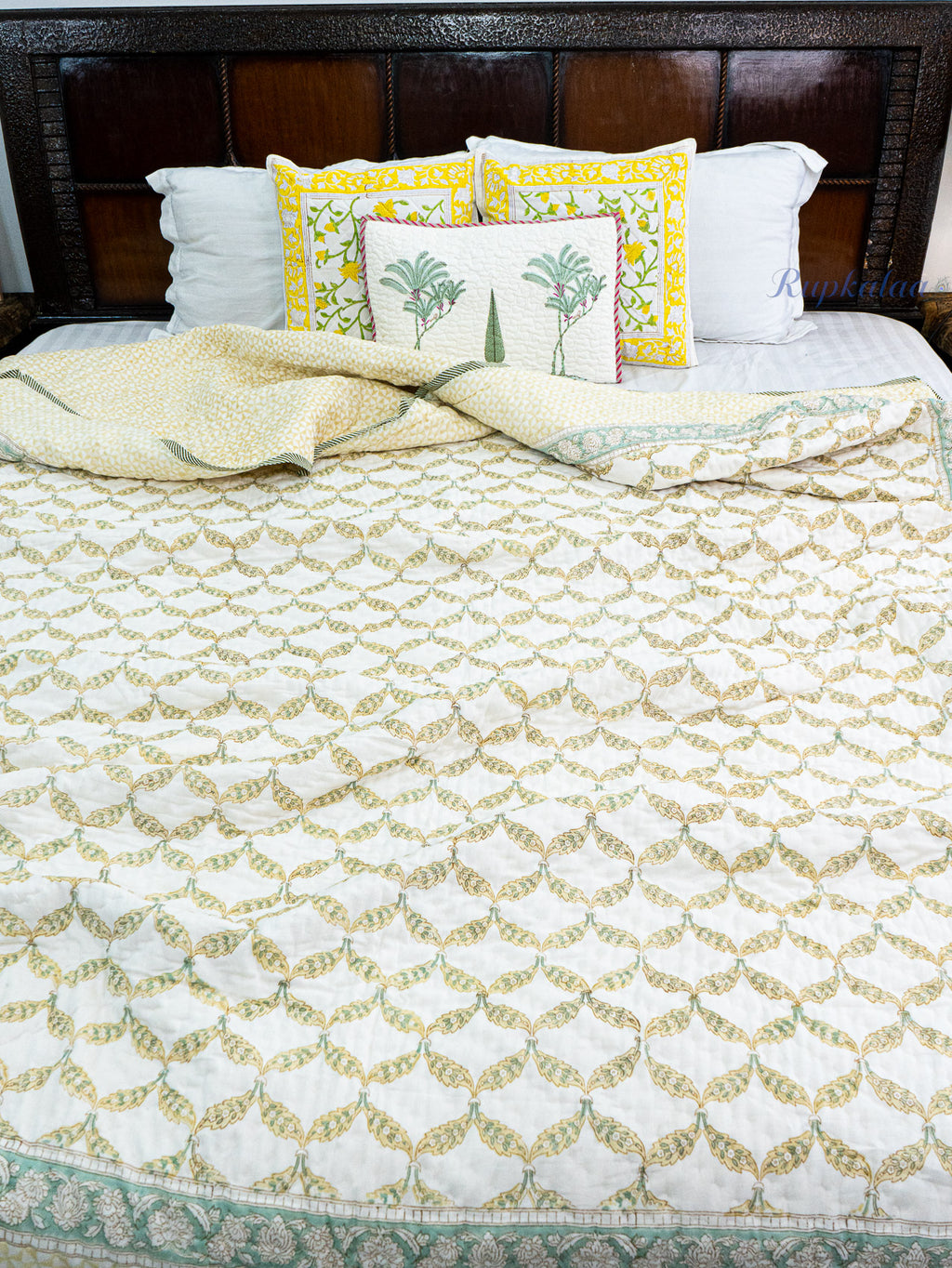 Pushp Jaal Reversible Mulmul Double Bed Quilt