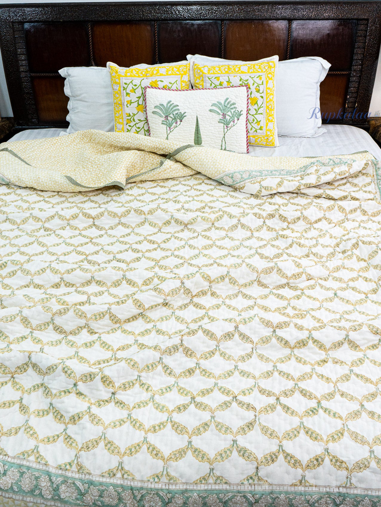 Pushp Jaal Reversible Mulmul Double Bed Quilt