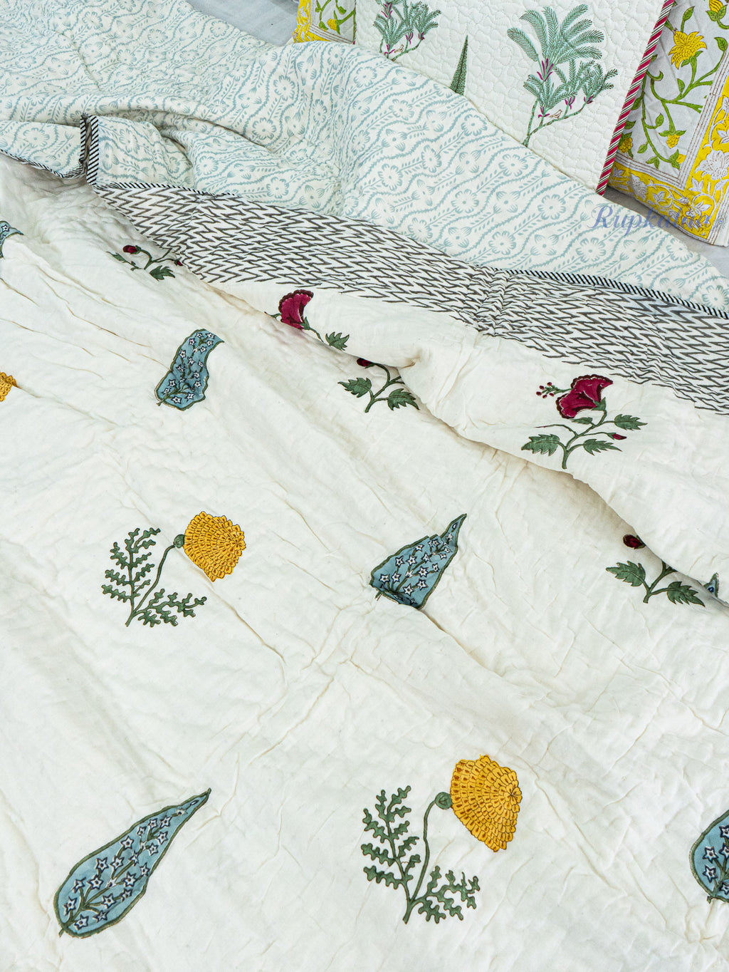 Petals at Ease Reversible Mulmul Double Bed Quilt