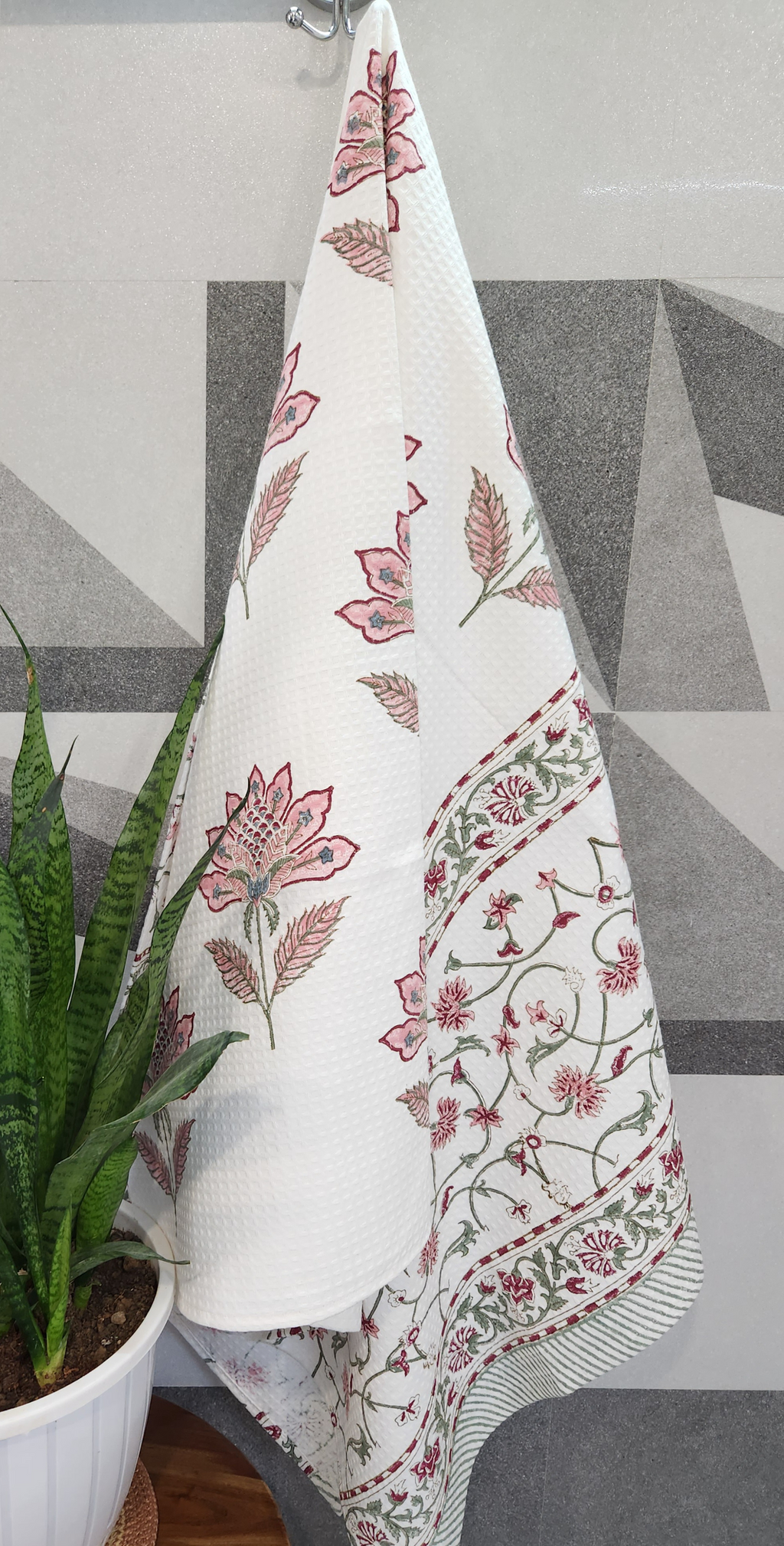 HANDBLOCKED BODY TOWEL