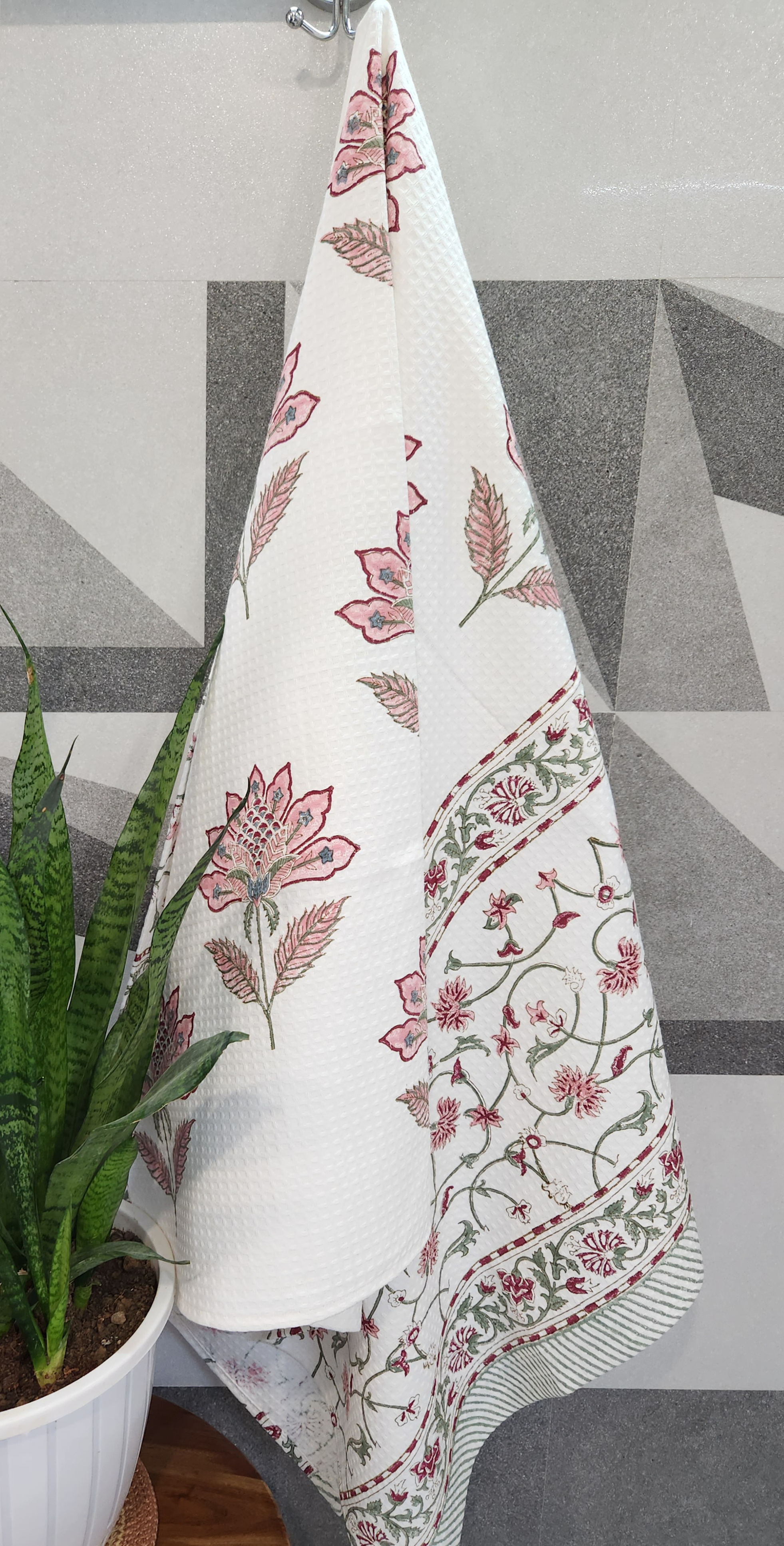 HANDBLOCKED BODY TOWEL