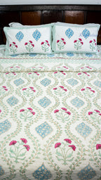 Sadabahaar Quilt and Bedsheet Set