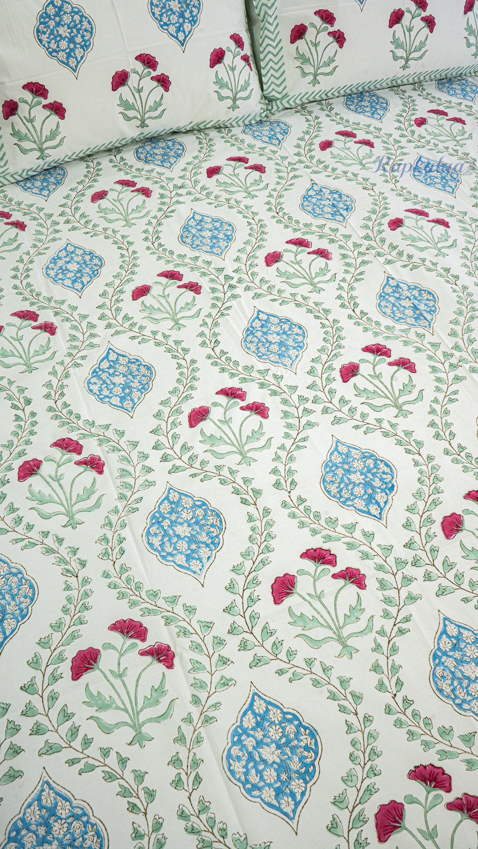 Sadabahaar Quilt and Bedsheet Set