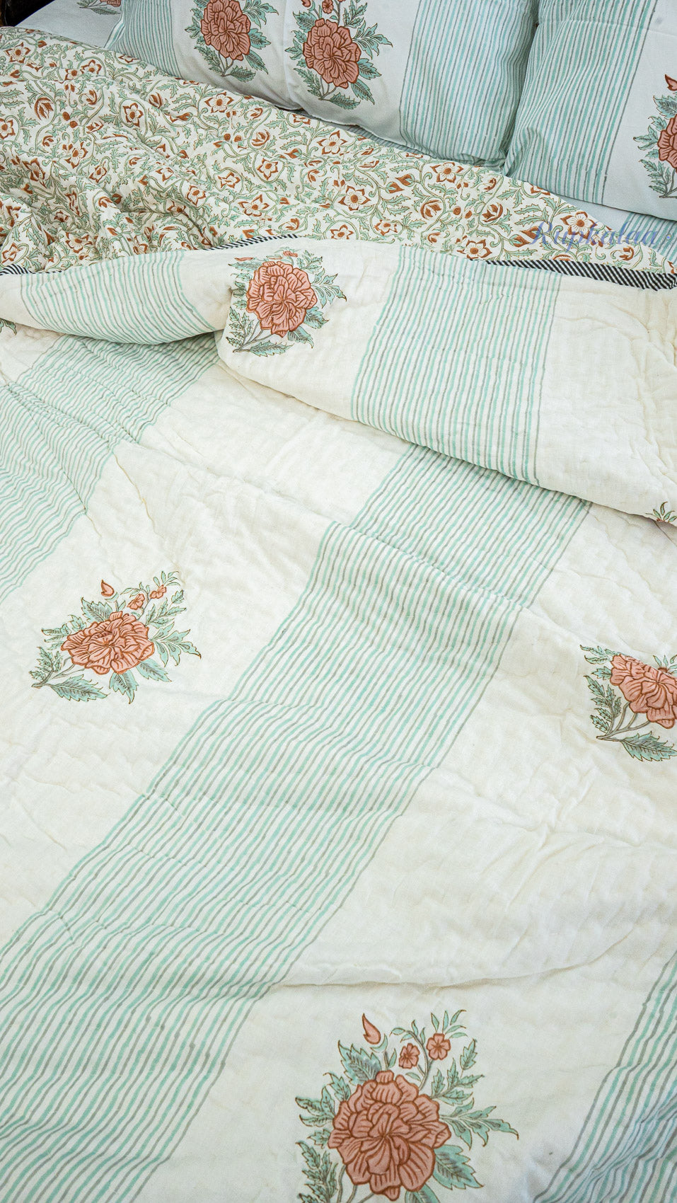 Agni Kusum Quilt and Bedsheet Set
