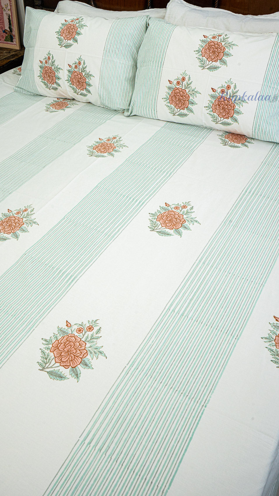 Agni Kusum Quilt and Bedsheet Set