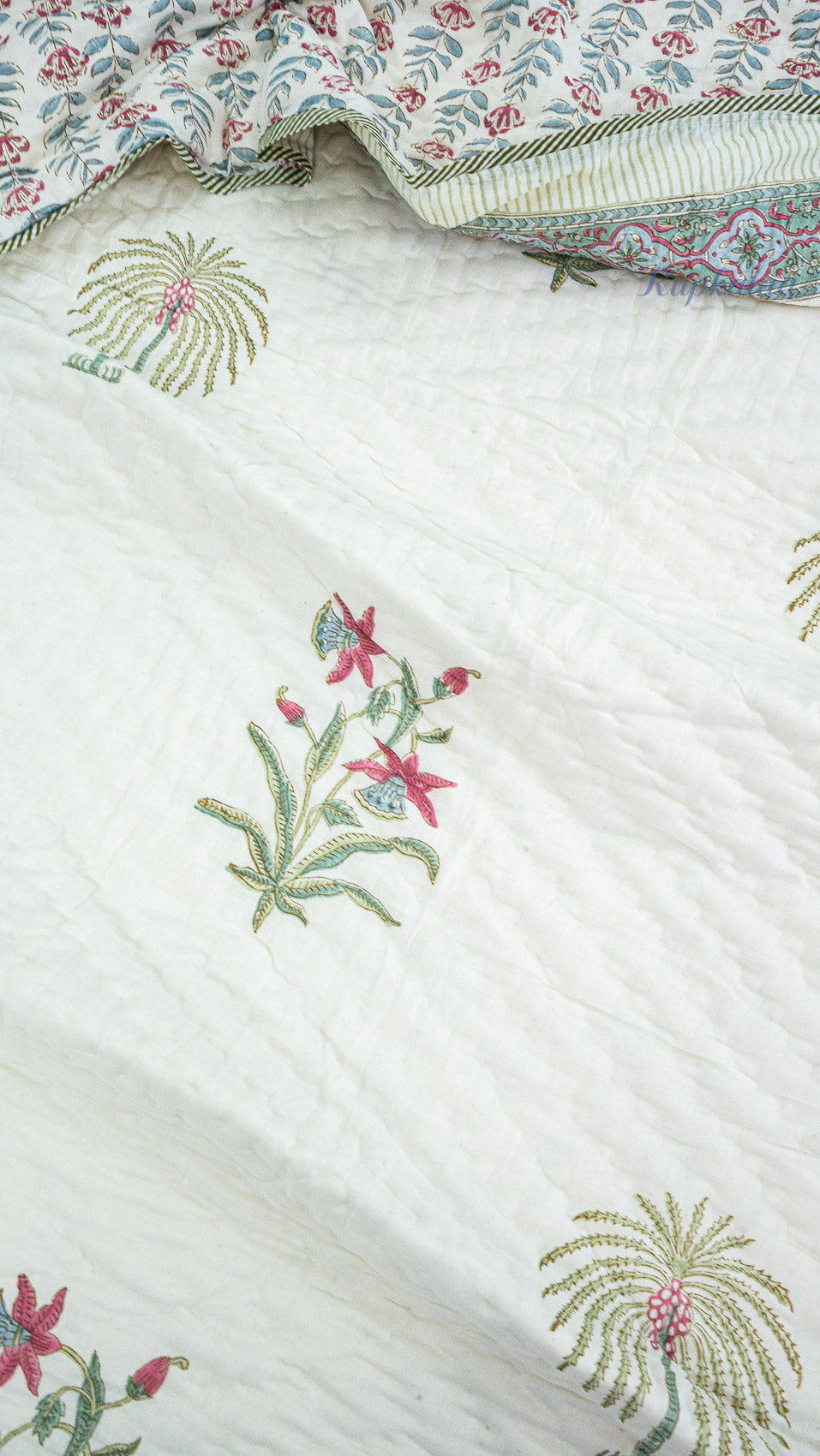 Karigari Quilt and Bedsheet Set