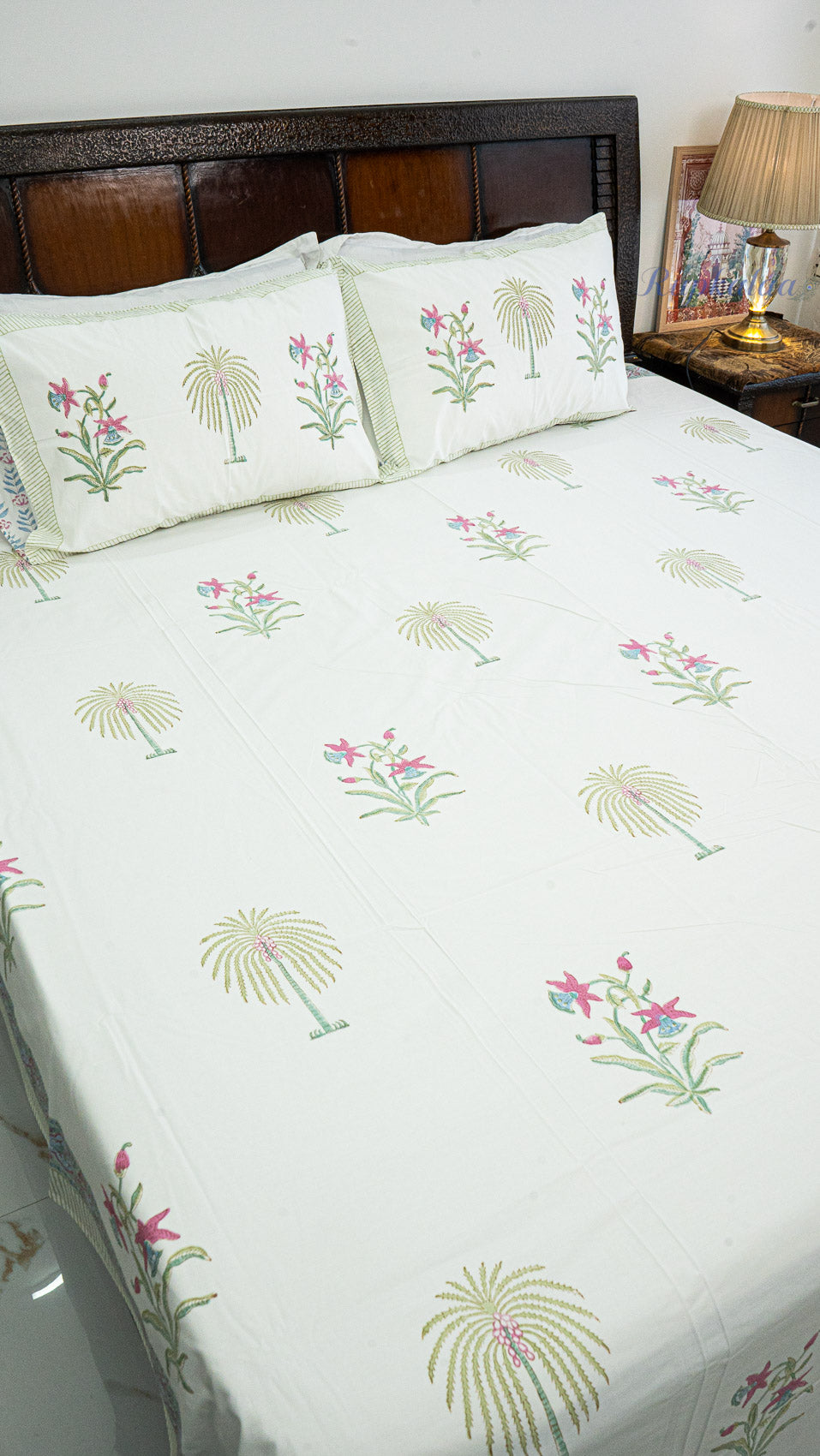 Karigari Quilt and Bedsheet Set