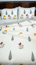 Soft Wildflowers Golden Drift Quilt and Bedsheet Set