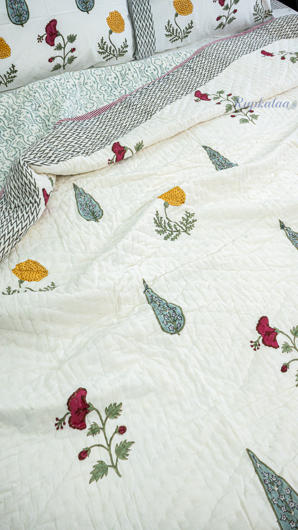 Soft Wildflowers Golden Drift Quilt and Bedsheet Set