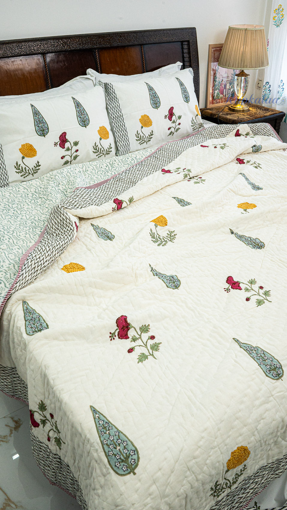 Soft Wildflowers Golden Drift Quilt and Bedsheet Set
