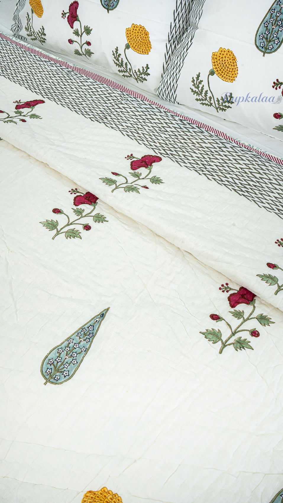 Soft Wildflowers Golden Drift Quilt and Bedsheet Set