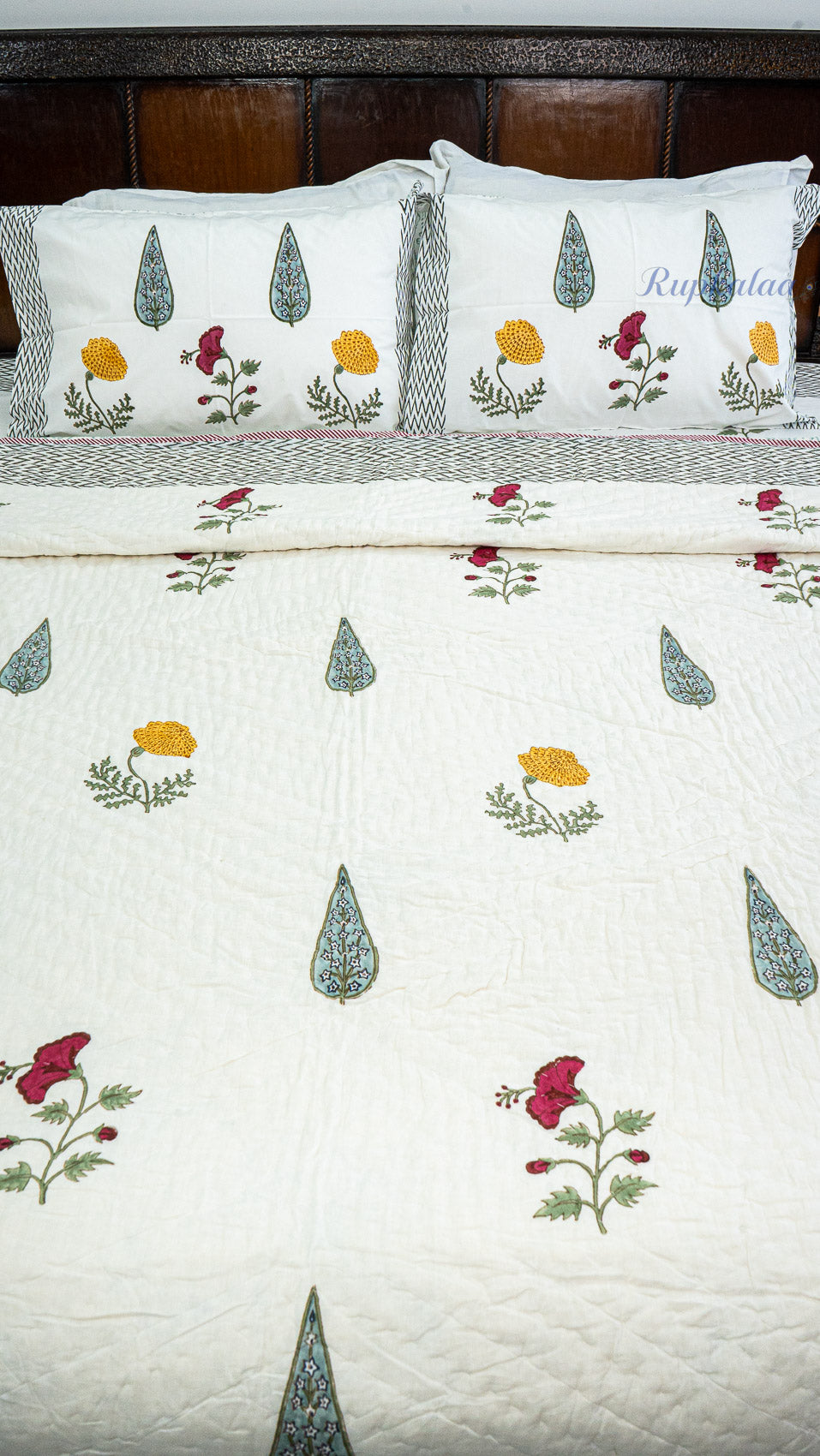 Soft Wildflowers Golden Drift Quilt and Bedsheet Set