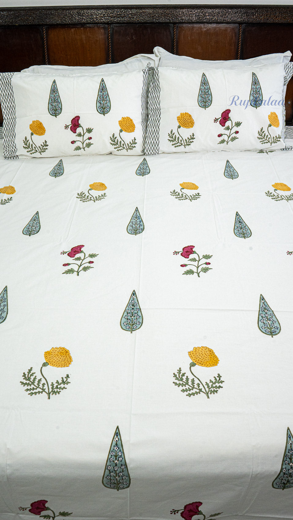 Soft Wildflowers Golden Drift Quilt and Bedsheet Set