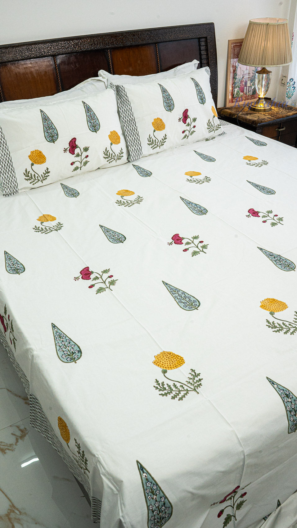 Soft Wildflowers Golden Drift Quilt and Bedsheet Set