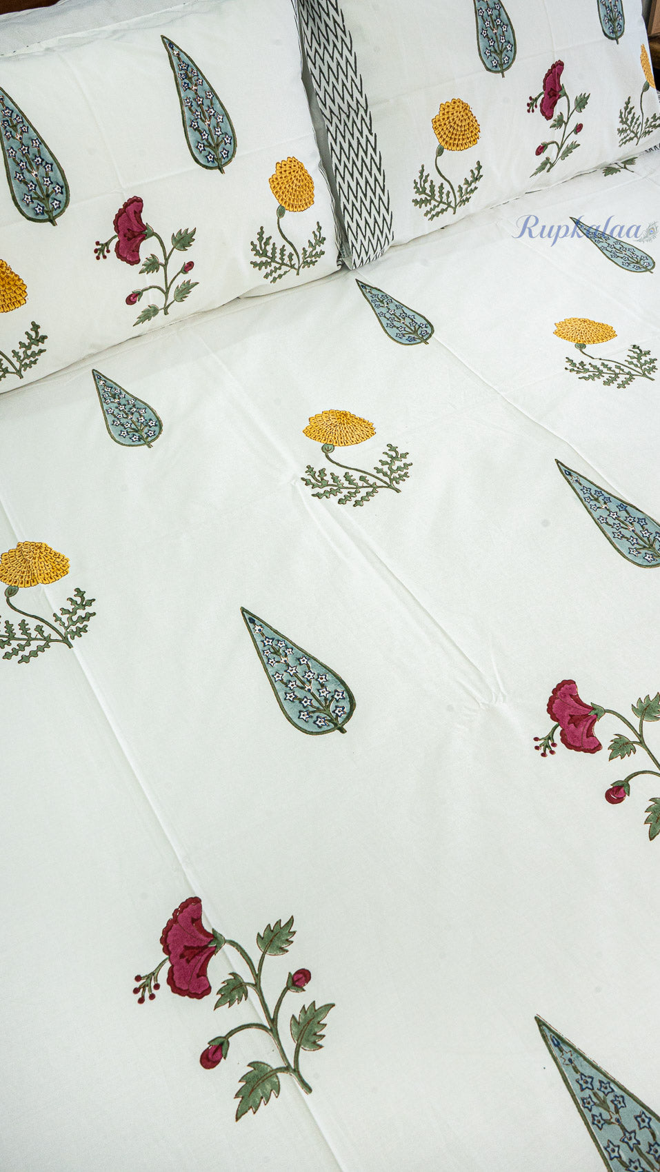 Soft Wildflowers Golden Drift Quilt and Bedsheet Set