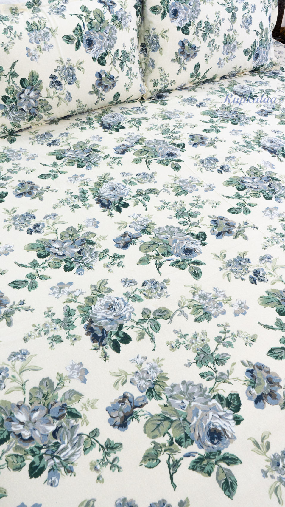 Neel Gulaab Thick Cotton Bedsheet with Two Pillow Covers