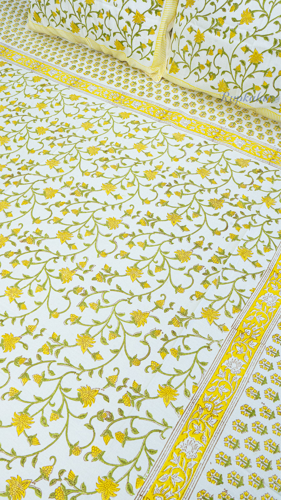 Summer Meadow Thick Cotton Bedsheet with Two Pillow Covers