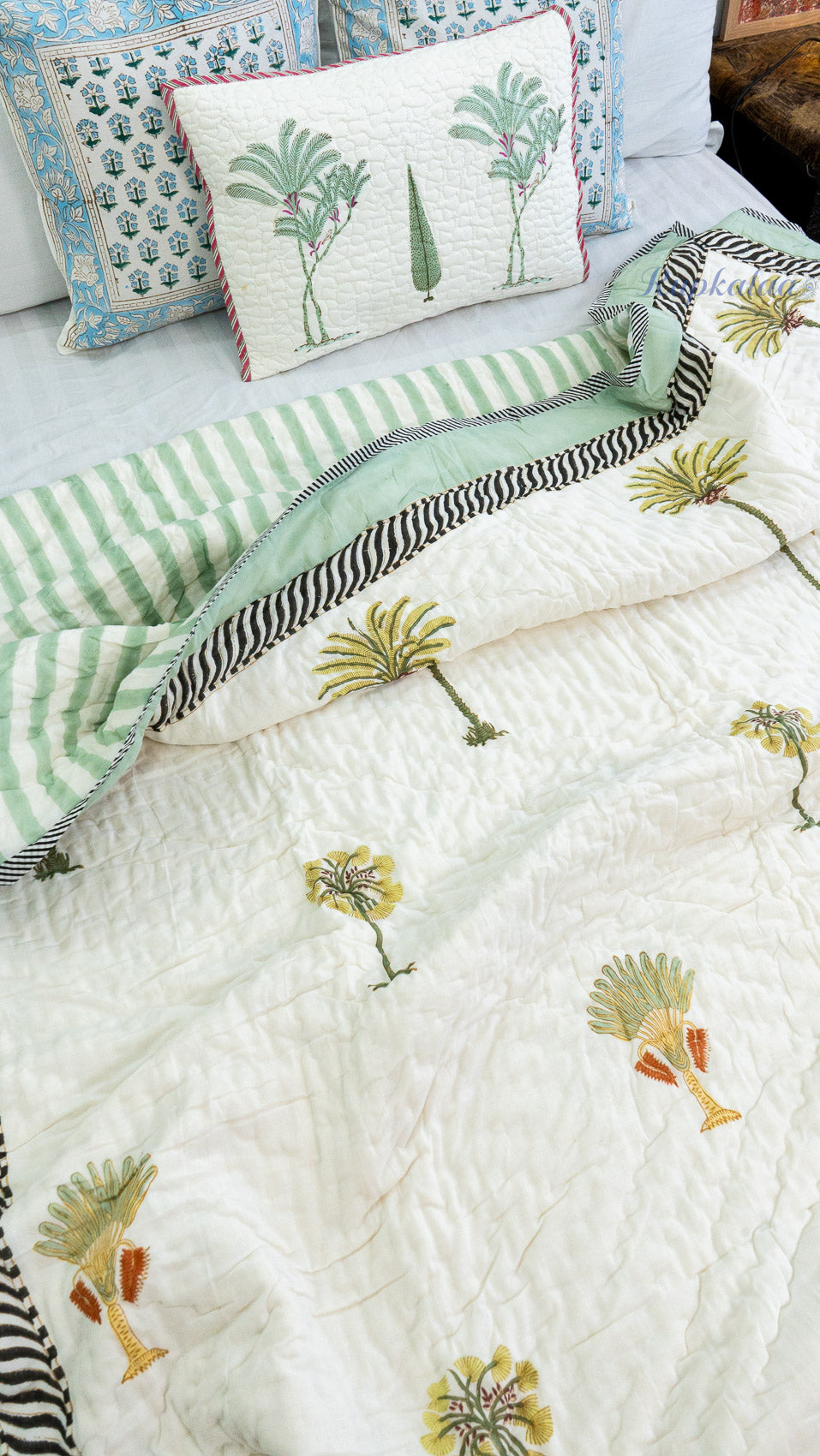 Palm Time Reversible Mulmul Single Quilt