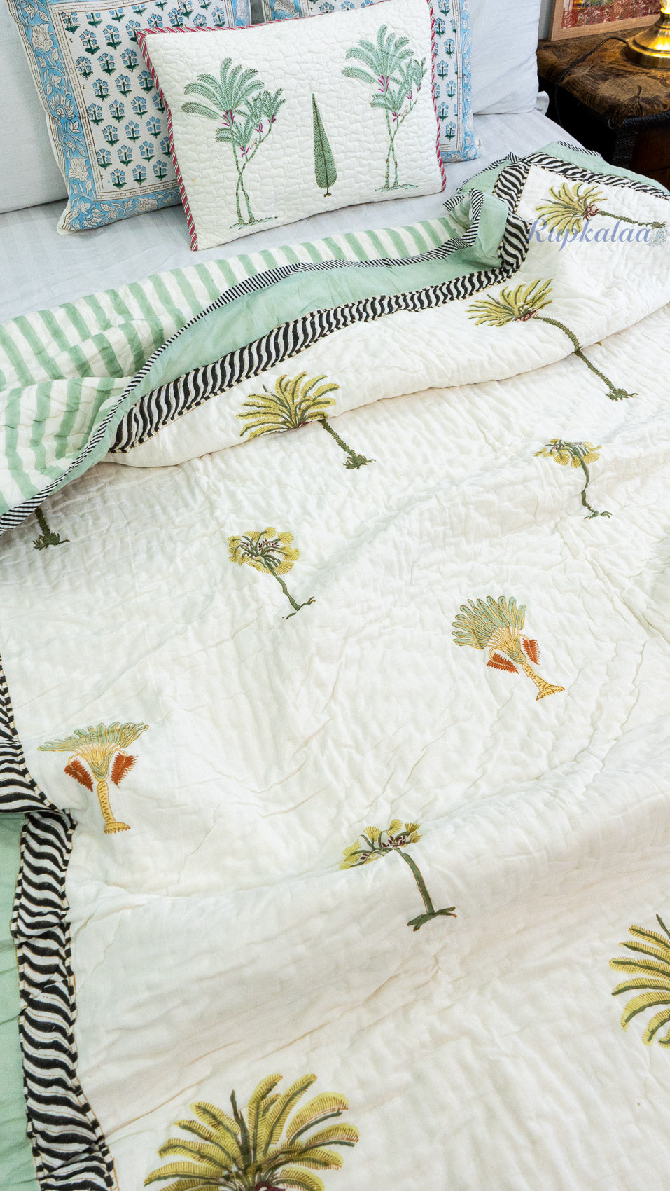 Palm Time Reversible Mulmul Single Quilt
