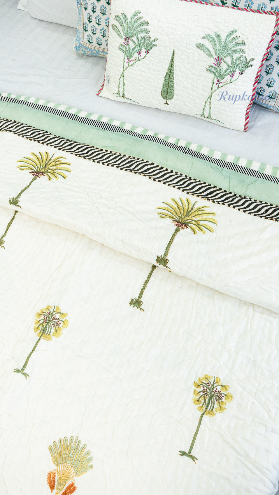 Palm Time Reversible Mulmul Single Quilt